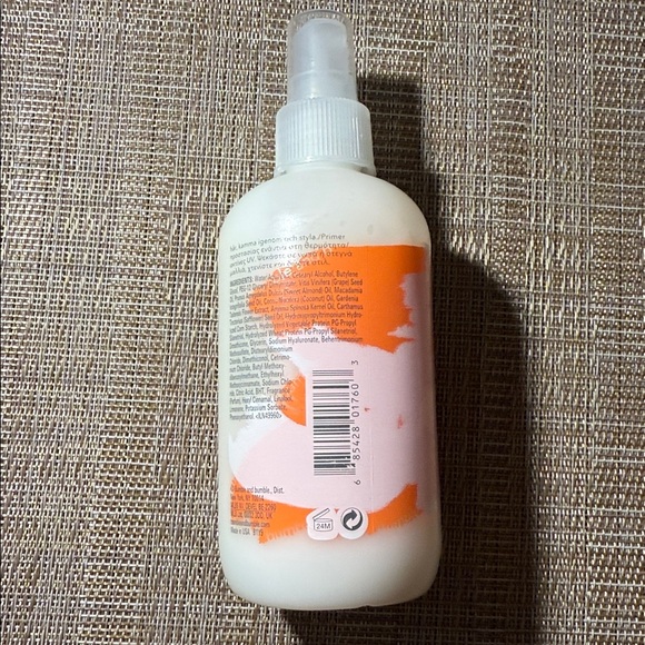 Bumble and bumble
hairdressers, invisible oil - Picture 2 of 2